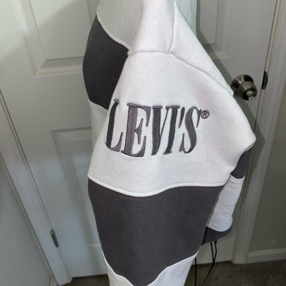 Levi’s women’s crew neck sweatshirt - Picture 1 of 4